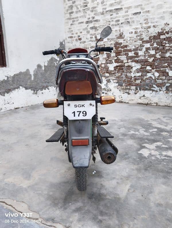 Honda Prider 2014 Model With Golden Number 5