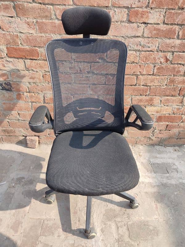 Executive Office Chair with Headrest 1