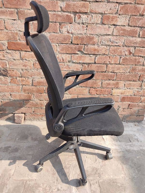 Executive Office Chair with Headrest 2