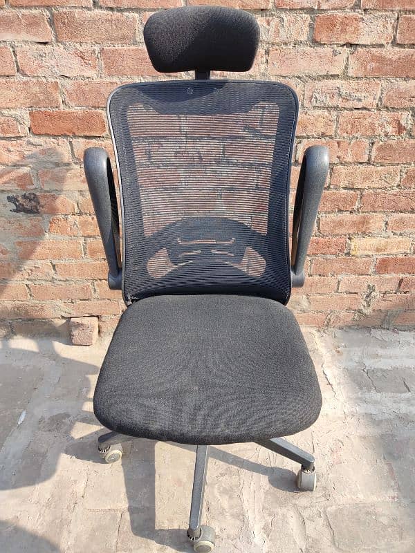 Executive Office Chair with Headrest 3