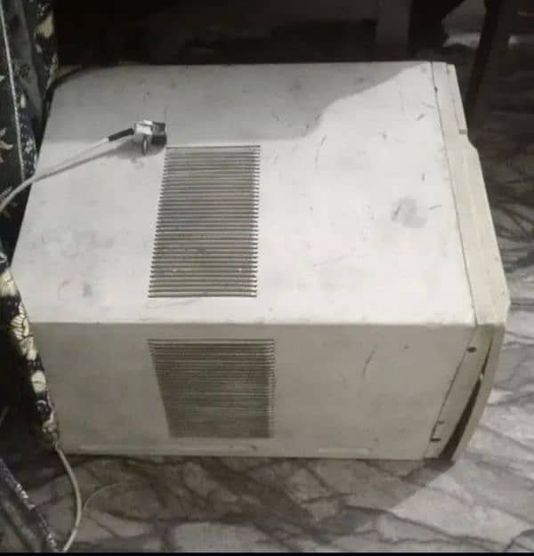 window ac Pona ton for sale argent all okay hai 1