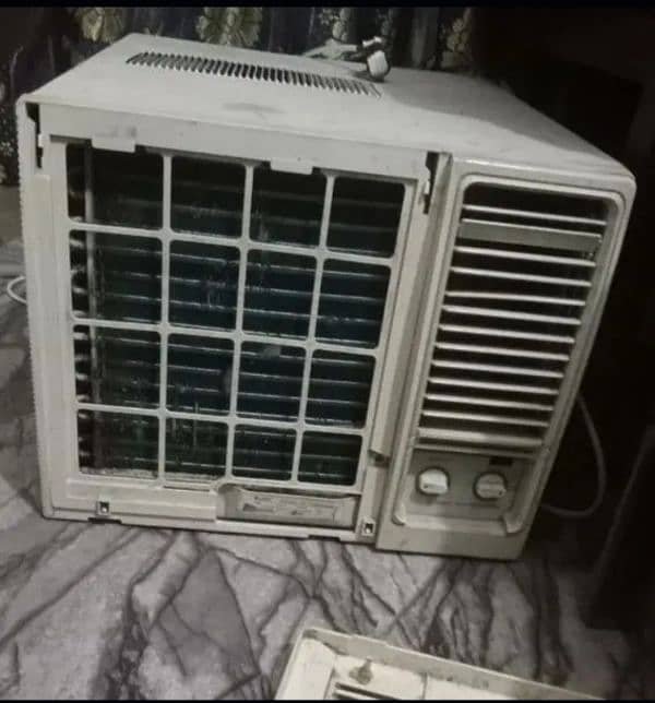 window ac Pona ton for sale argent all okay hai 2