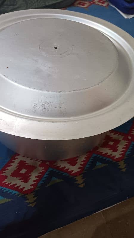 2 big size pots for sale 4