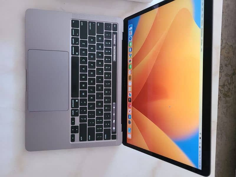 Macbook Pro 2020 (NOT M1) 4