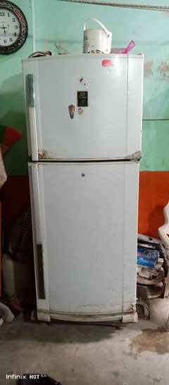 Dawlance ka fridge ha koi fault nhi ha 25000 dimand ha