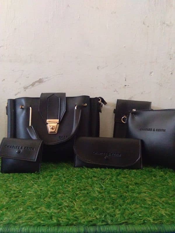 5 pcs and 4 pcs Cross body bags available full wholesale price 2