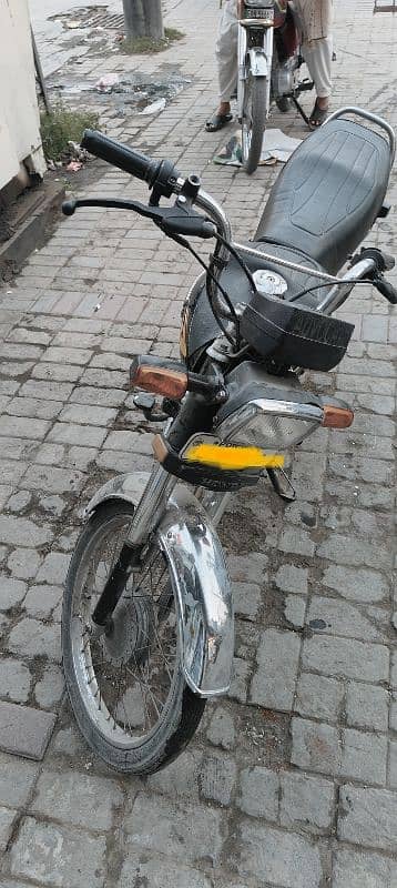 honda 70 like new cnd 3