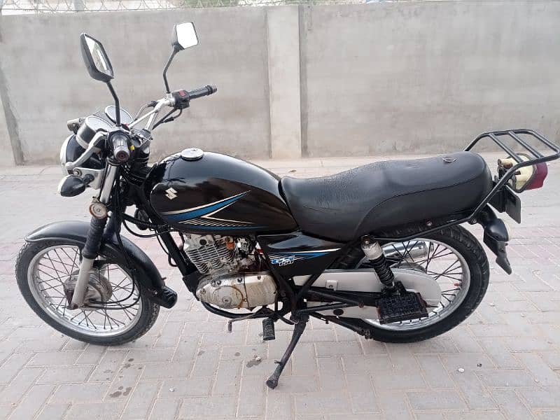 Suzuki GS 150 2013 1