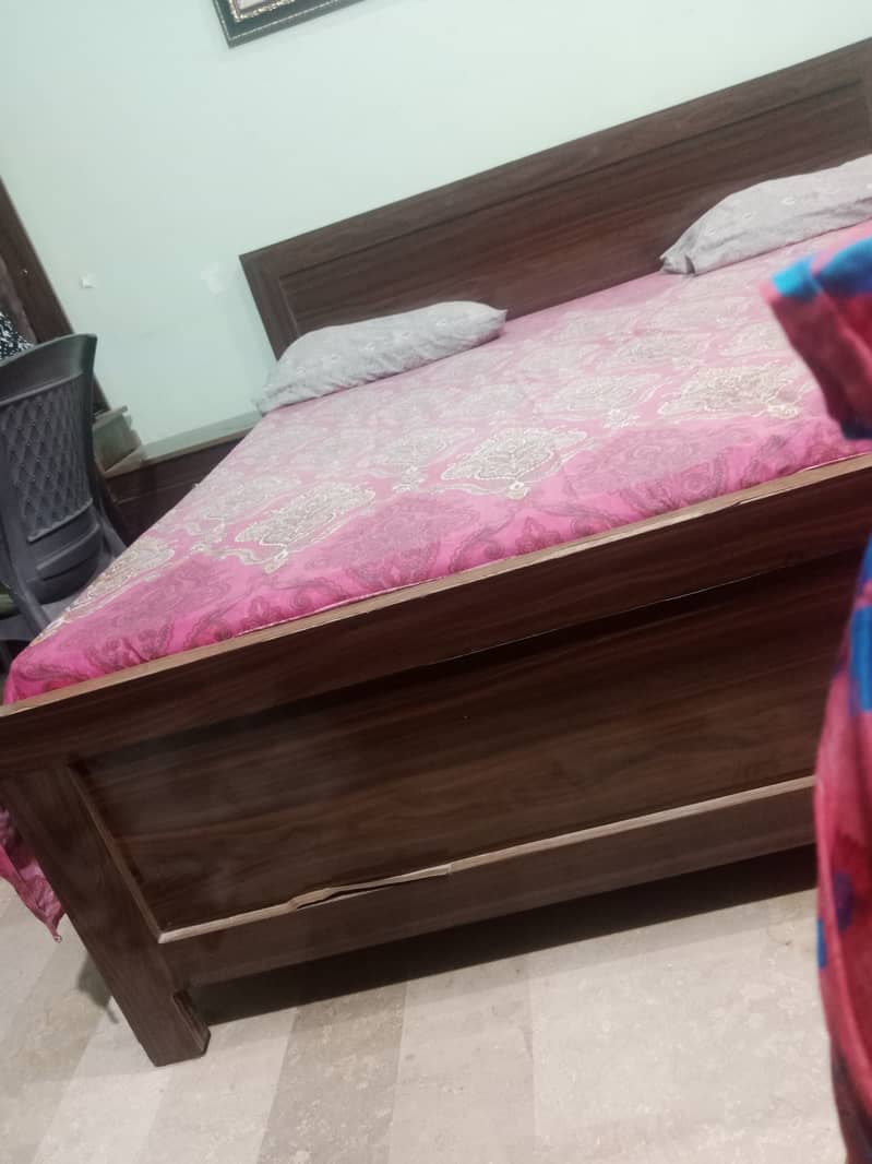 Bed Room set ||4 door Almari Or Dracing Table sath hi sath side corner 9