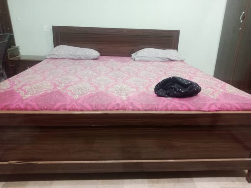 Bed Room set ||4 door Almari Or Dracing Table sath hi sath side corner 10