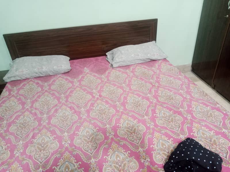 Bed Room set ||4 door Almari Or Dracing Table sath hi sath side corner 11