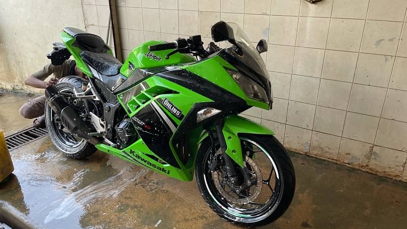 Kawasaki ZX300 (Original not Replica) Model 2013 1