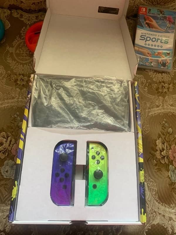 Nintendo Switch OLED Splatoon Edition 9