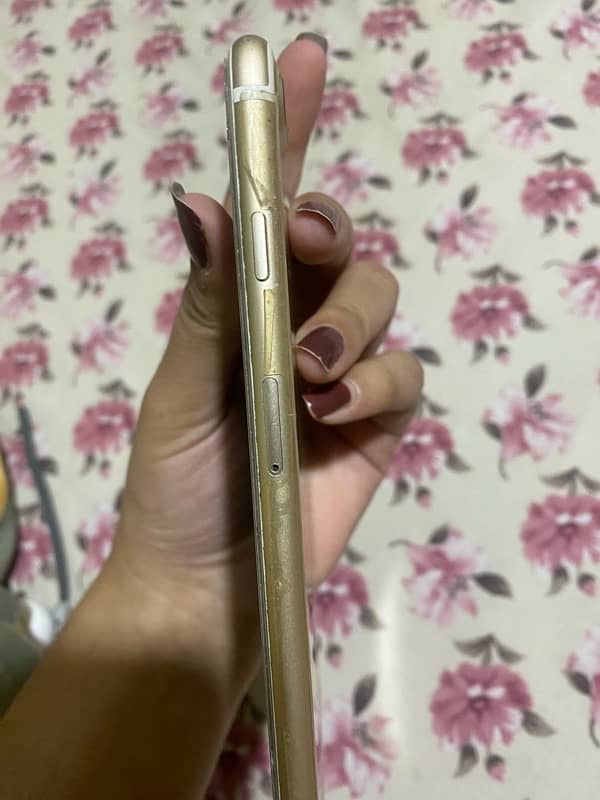 I phone 7 plus pta prove 10 on 10 condition no scratch 8