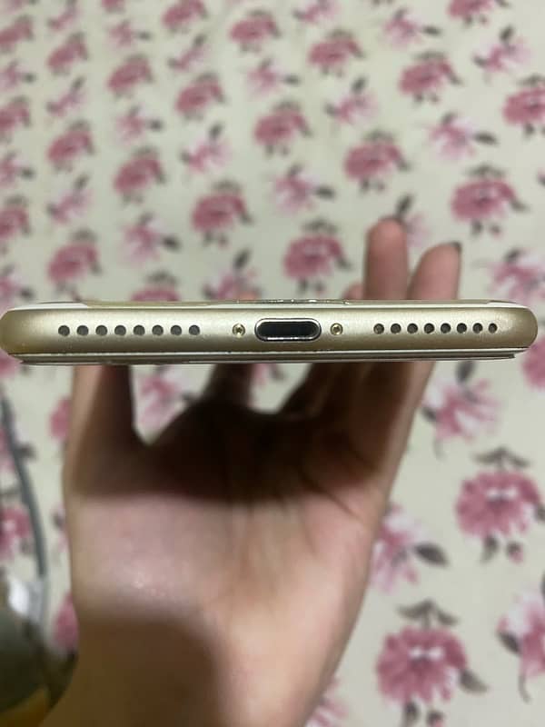 I phone 7 plus pta prove 10 on 10 condition no scratch 9