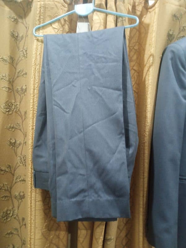 pant coat in new use condition 10 out of 9  with grey colour 2