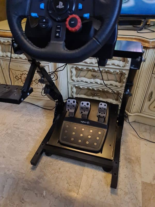 logitech g29 steering wheel in good condition 6