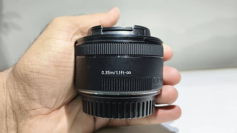 Canon EF Lens 50mm 1 : 1.8 STM 4