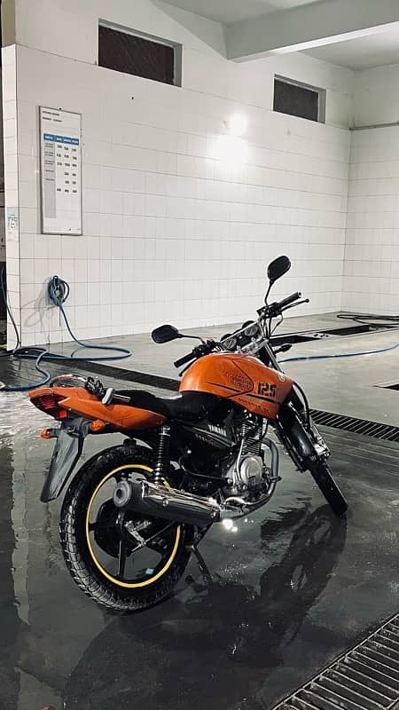 Yamaha YBR 125g Matt Orange 0