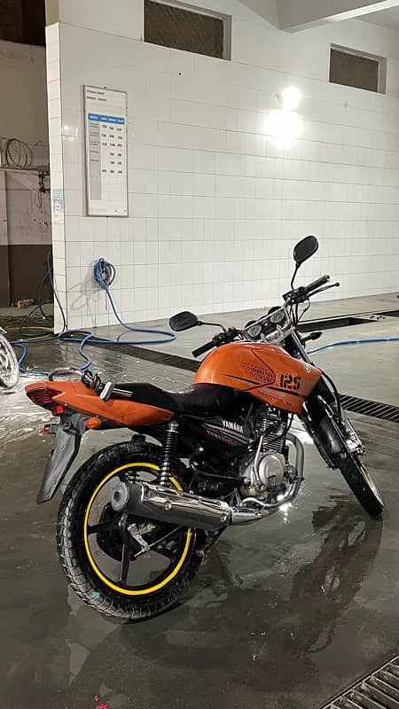 Yamaha YBR 125g Matt Orange 1