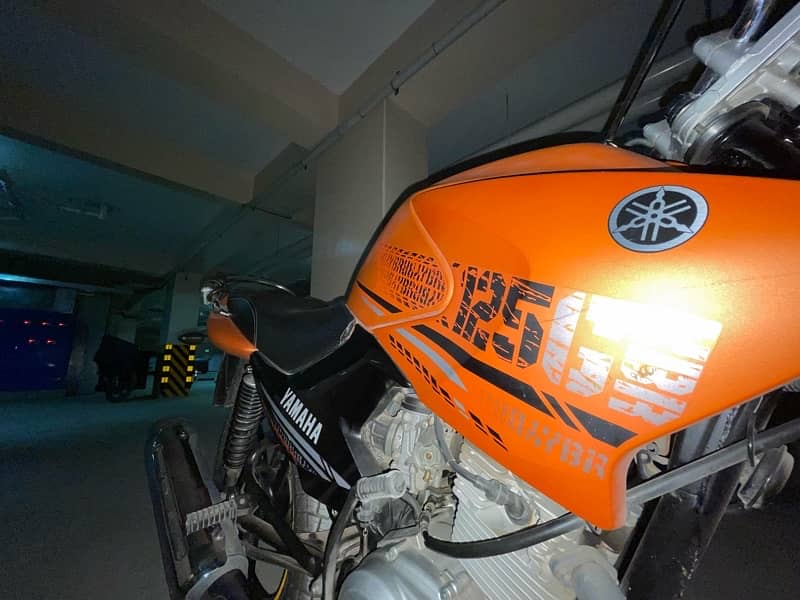 Yamaha YBR 125g Matt Orange 2