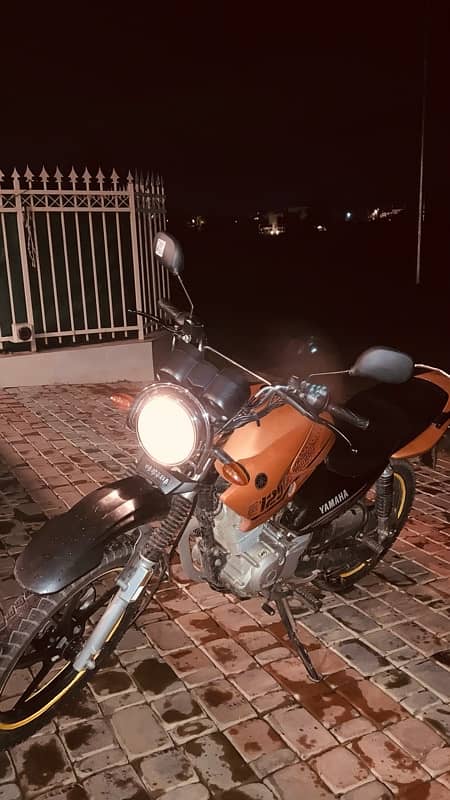 Yamaha YBR 125g Matt Orange 3