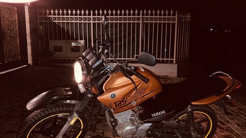 Yamaha YBR 125g Matt Orange 4