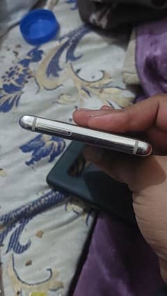 SAMSUNG NOTE 8 (8/64 GB) for urgent sale 9/10 condition minor shade