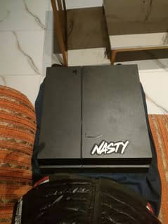 ps4 fat 512 gb with 3 games and GTA 5 cd