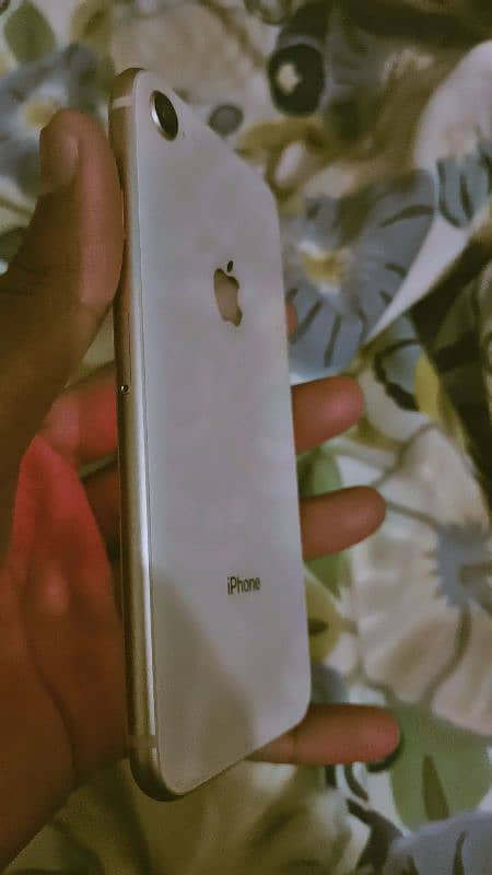 iphone 8 full new condition no skrach 100 percent battery health 3