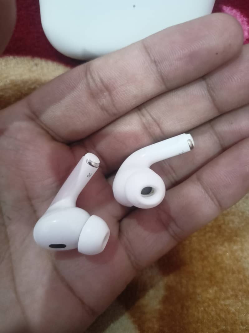 Apple Airpods Pro (2nd generation) 1