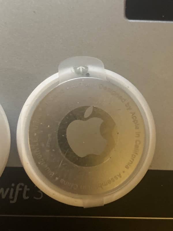 Apple air tag 0