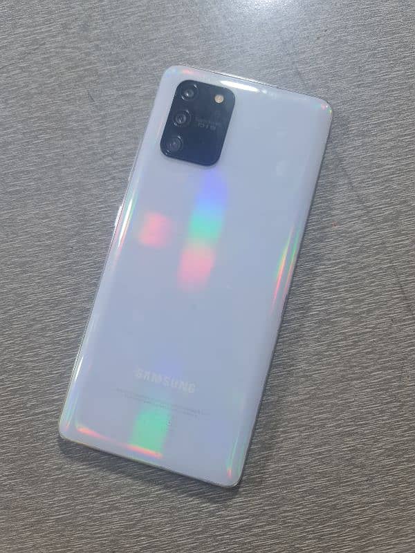 Samsung Galaxy S10 Lite 1