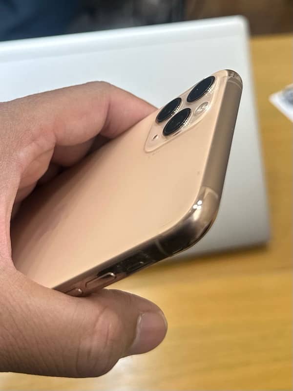 iphone 11 pro max -64 GB gold Jv -non pta -BH76%~10/10 only kit 6