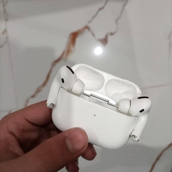 AIRPODS PRO 4