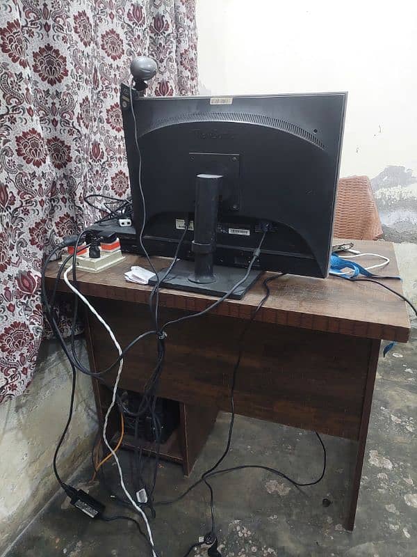 gaming pc [Selfmade) 8Gb ram 365Gb hard 3Gb graphic card & comp. table 11