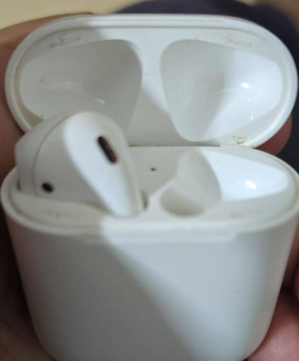 apple airpods 1 model A2032 A2031 A1602 2