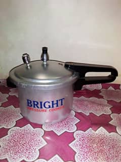 New bast condition pressure cooker 6 litter