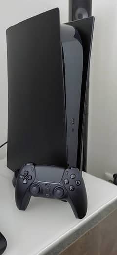 PLAYSTATION 5 Black colour with black controller