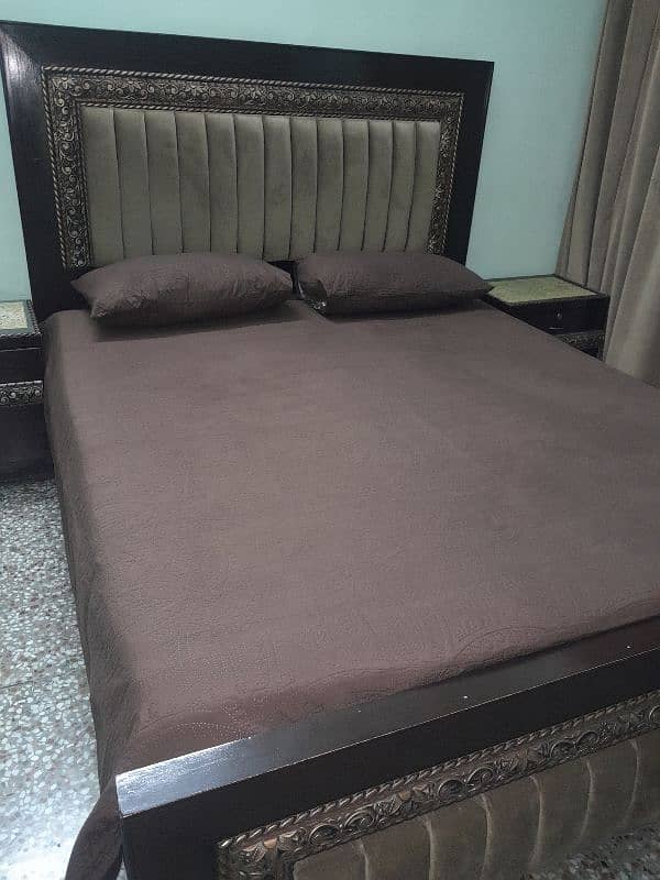 Wooden Bed for Sale with 2 sidetables and Mattress 2