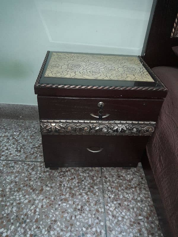 Wooden Bed for Sale with 2 sidetables and Mattress 3