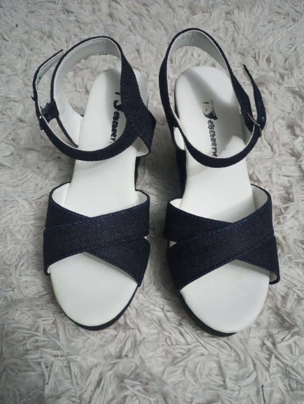 Selling heels sandal 1