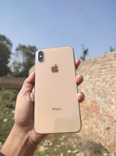 XS Max 10/9.5 all okay for sale for camera lovers