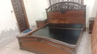 king size wooden bed with two  side tabels