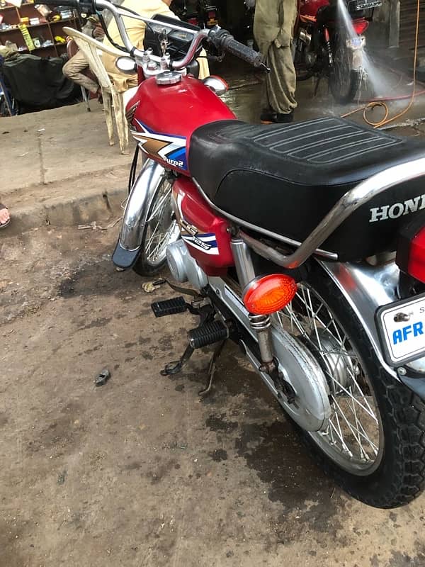 Honda 125 Black colour 10