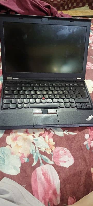 lenovo thinkpad 3rd gen 4gb/300gb 3