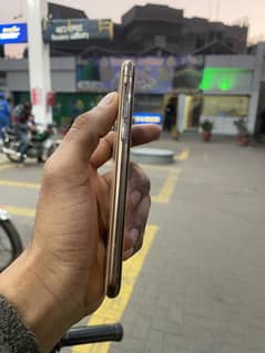 iPhone XS factory unlock 256gb Battery 83