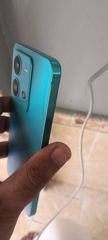 vivo v25 5g 12 256 bacak glass thoda sa creak hai 1