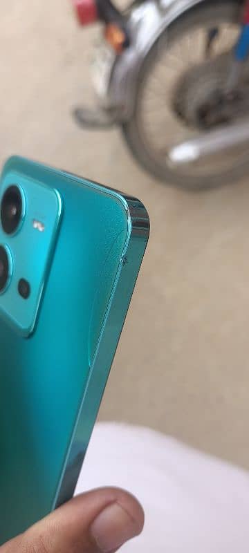 vivo v25 5g 12 256 bacak glass thoda sa creak hai 2