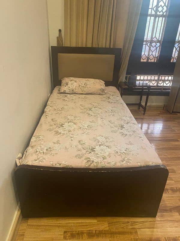 set of 2 single bed 0